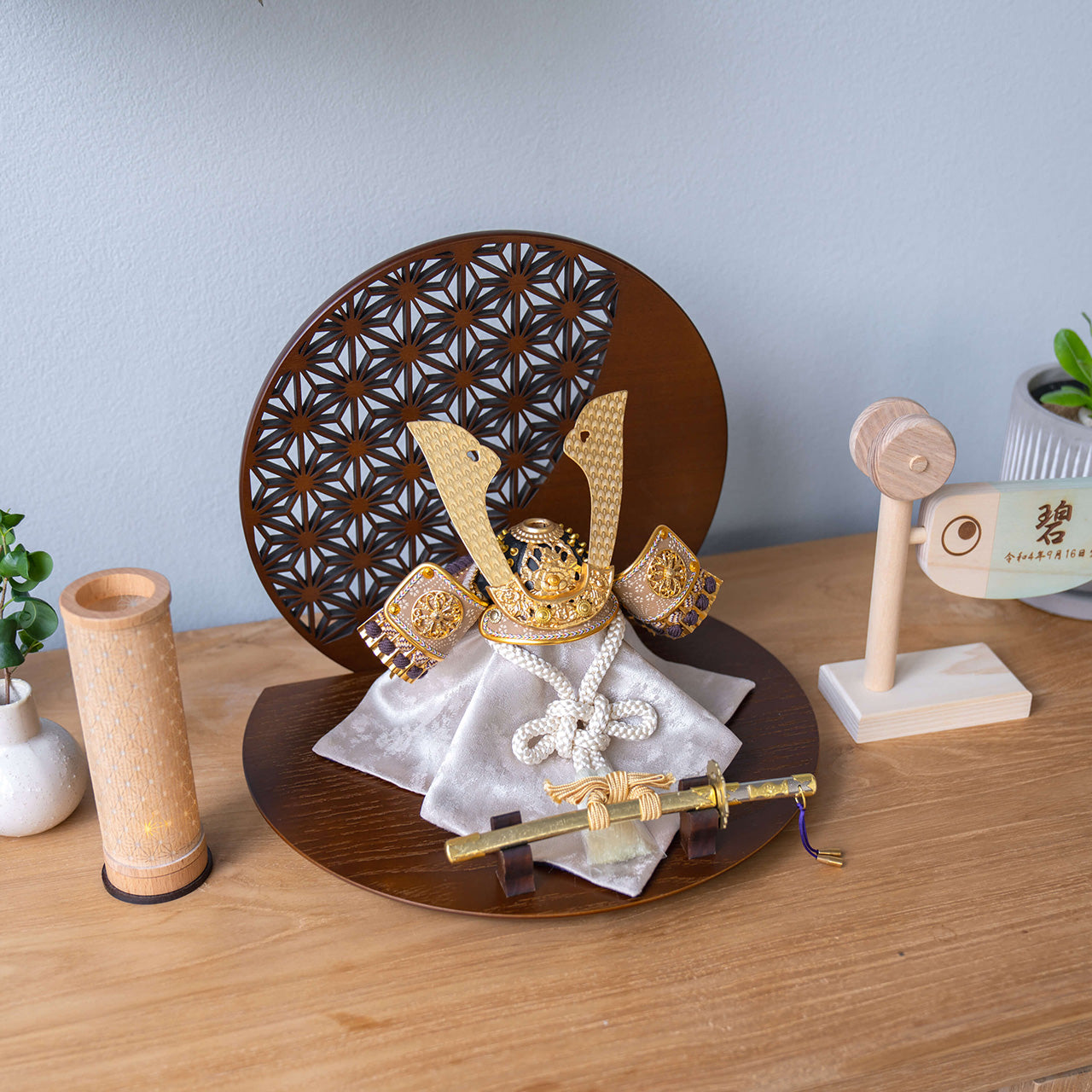 ことの兜　りょう　麻の葉　丸形B衝立