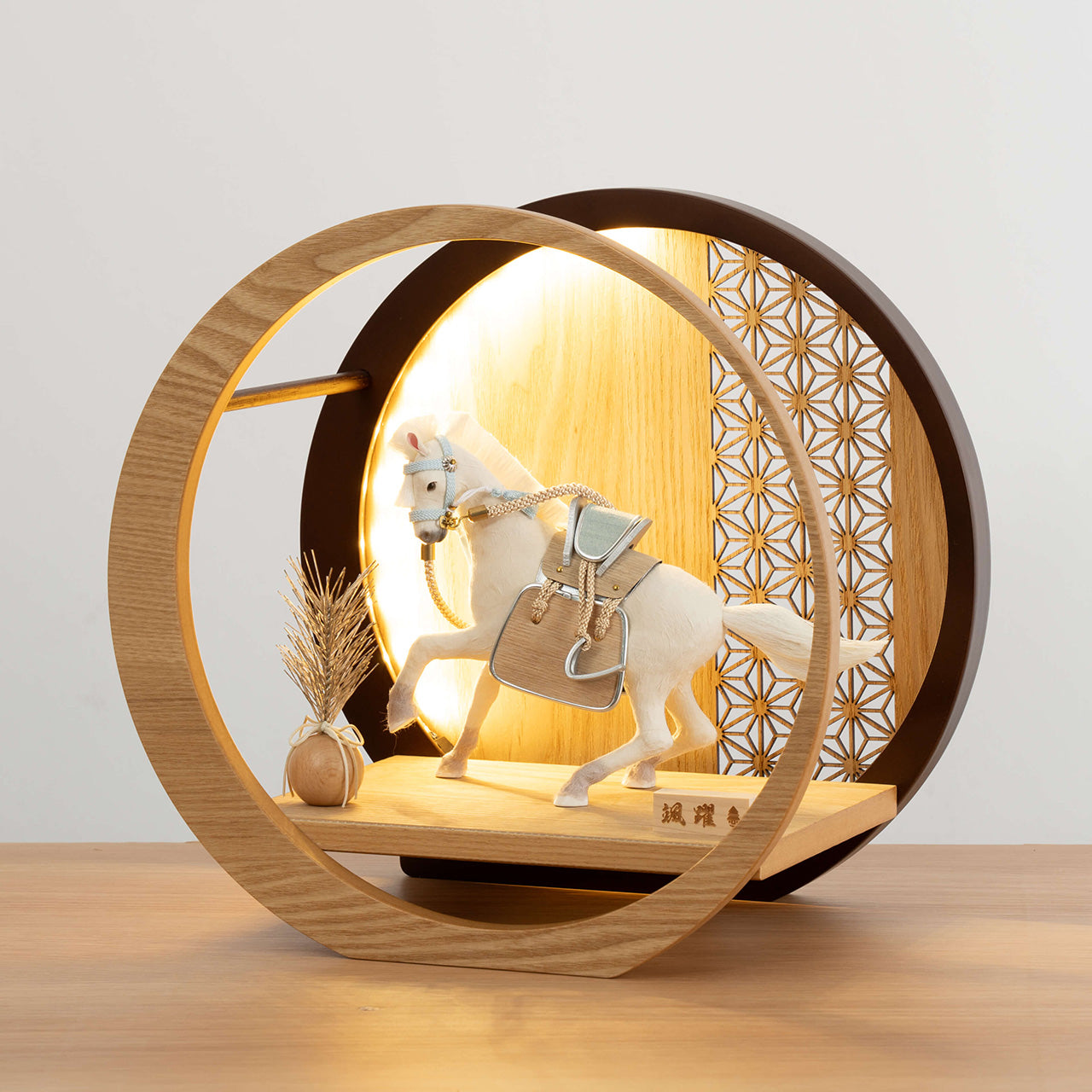 ことの颯躍（そうや）そら　灯月型飾台　麻の葉