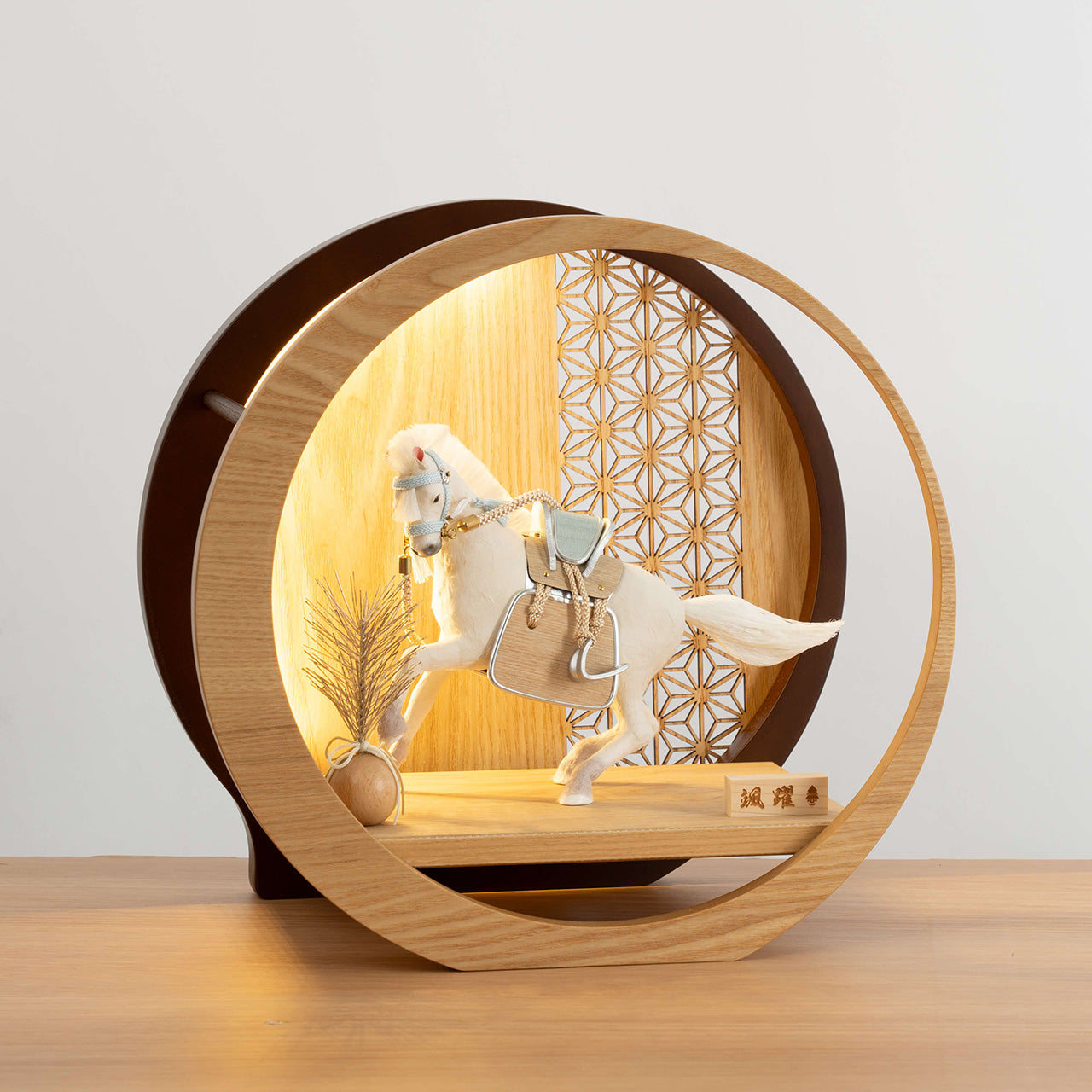 ことの颯躍（そうや）そら　灯月型飾台　麻の葉