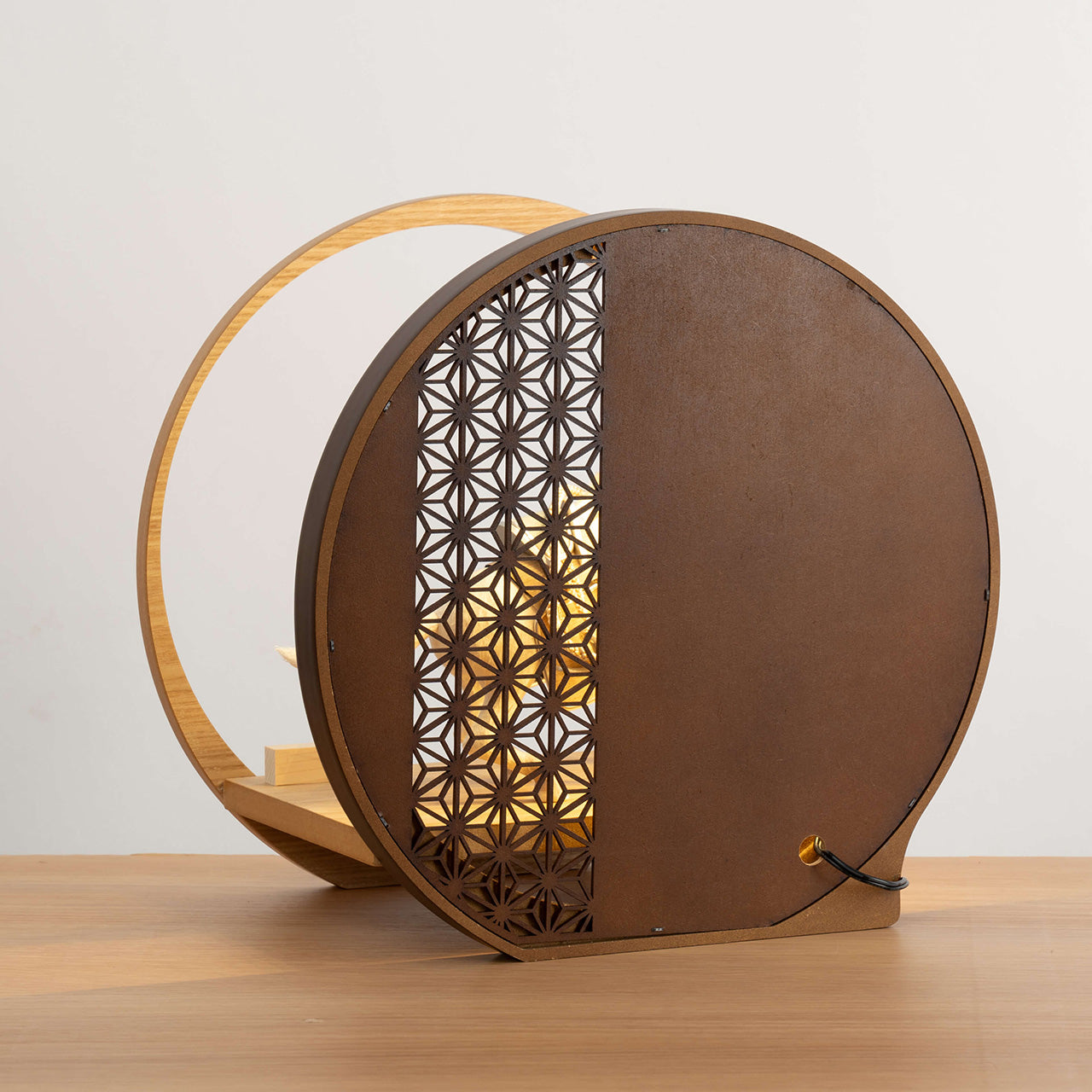 ことの颯躍（そうや）そら　灯月型飾台　麻の葉