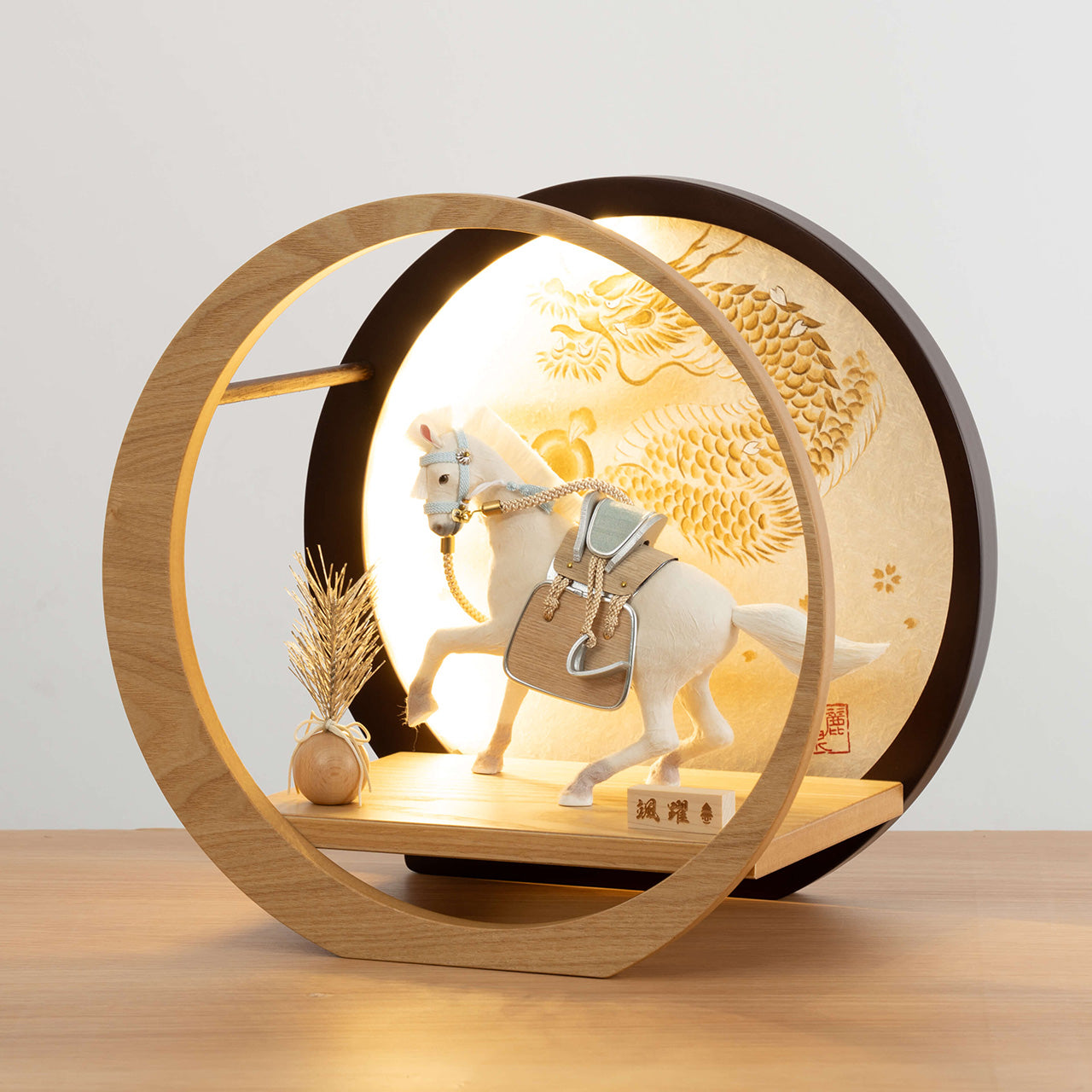 ことの颯躍（そうや）そら　灯月型飾台　手描龍