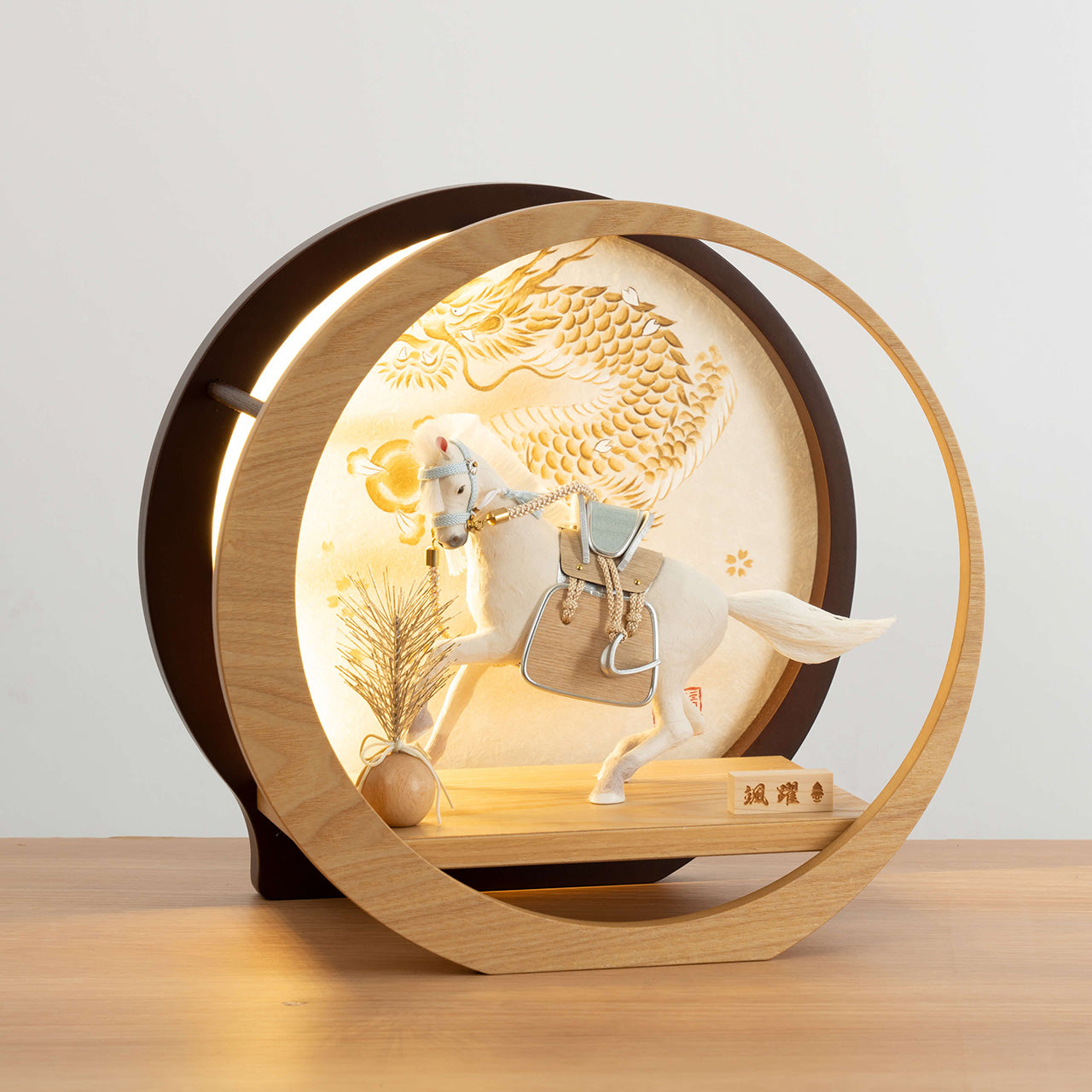 ことの颯躍（そうや）そら　灯月型飾台　手描龍