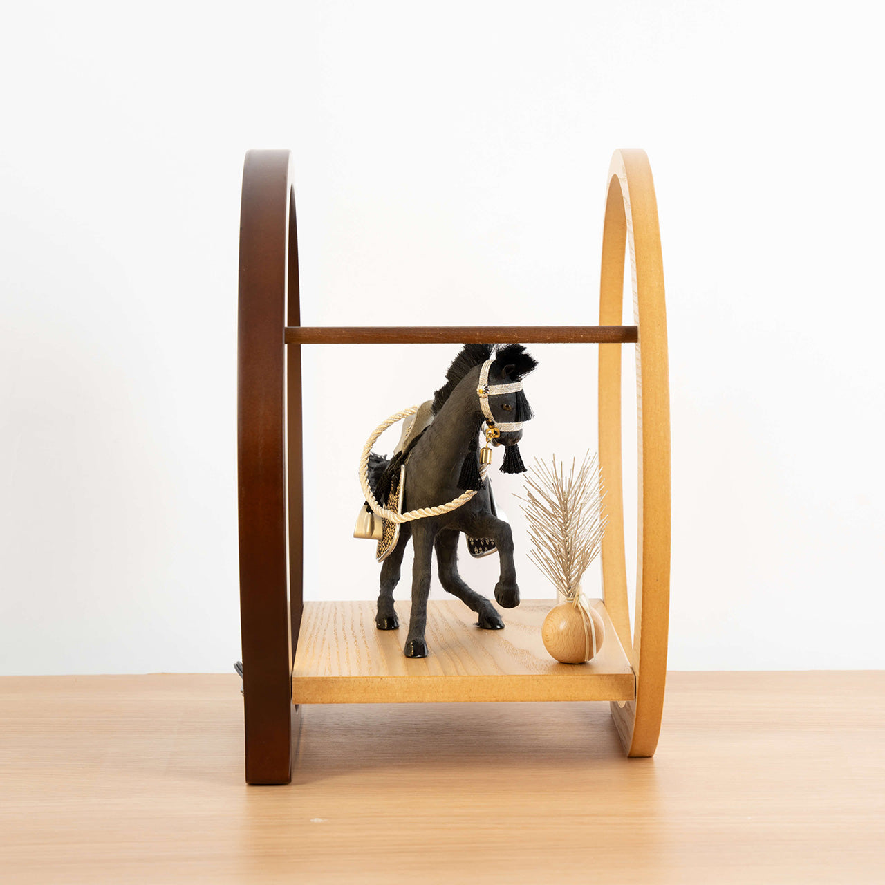 ことの颯躍（そうや）とも　灯月型飾台　手描龍