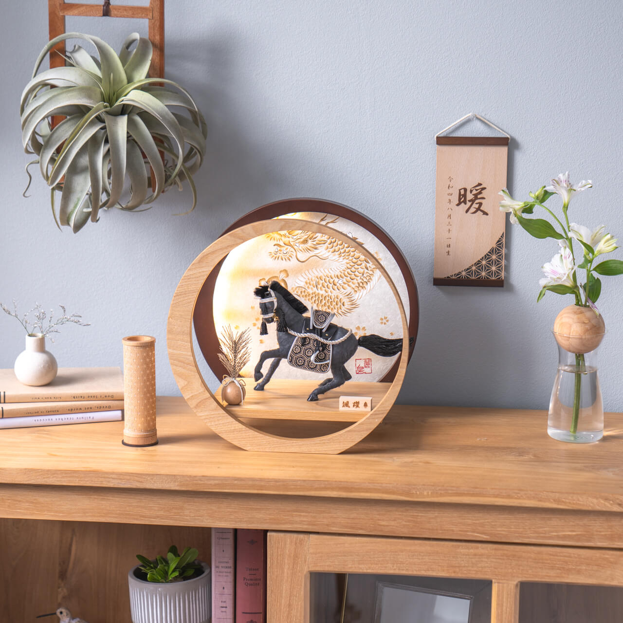 ことの颯躍（そうや）とも　灯月型飾台　手描龍