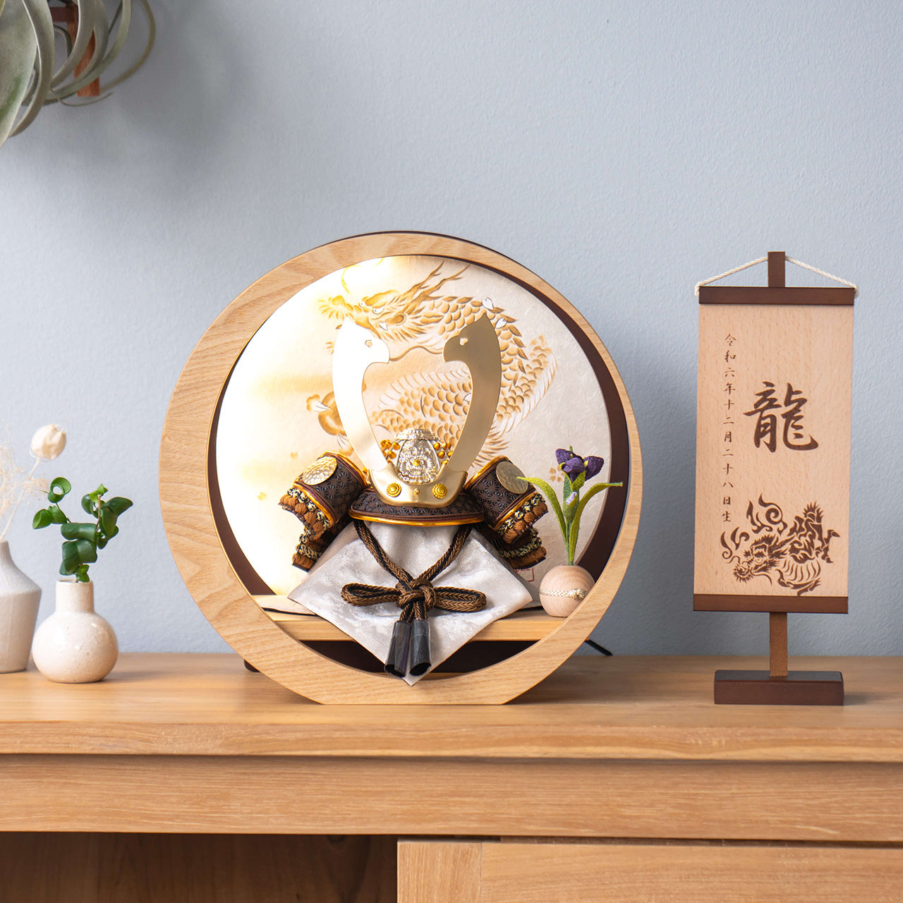 ことの兜　たつき　灯月型飾台　手描龍