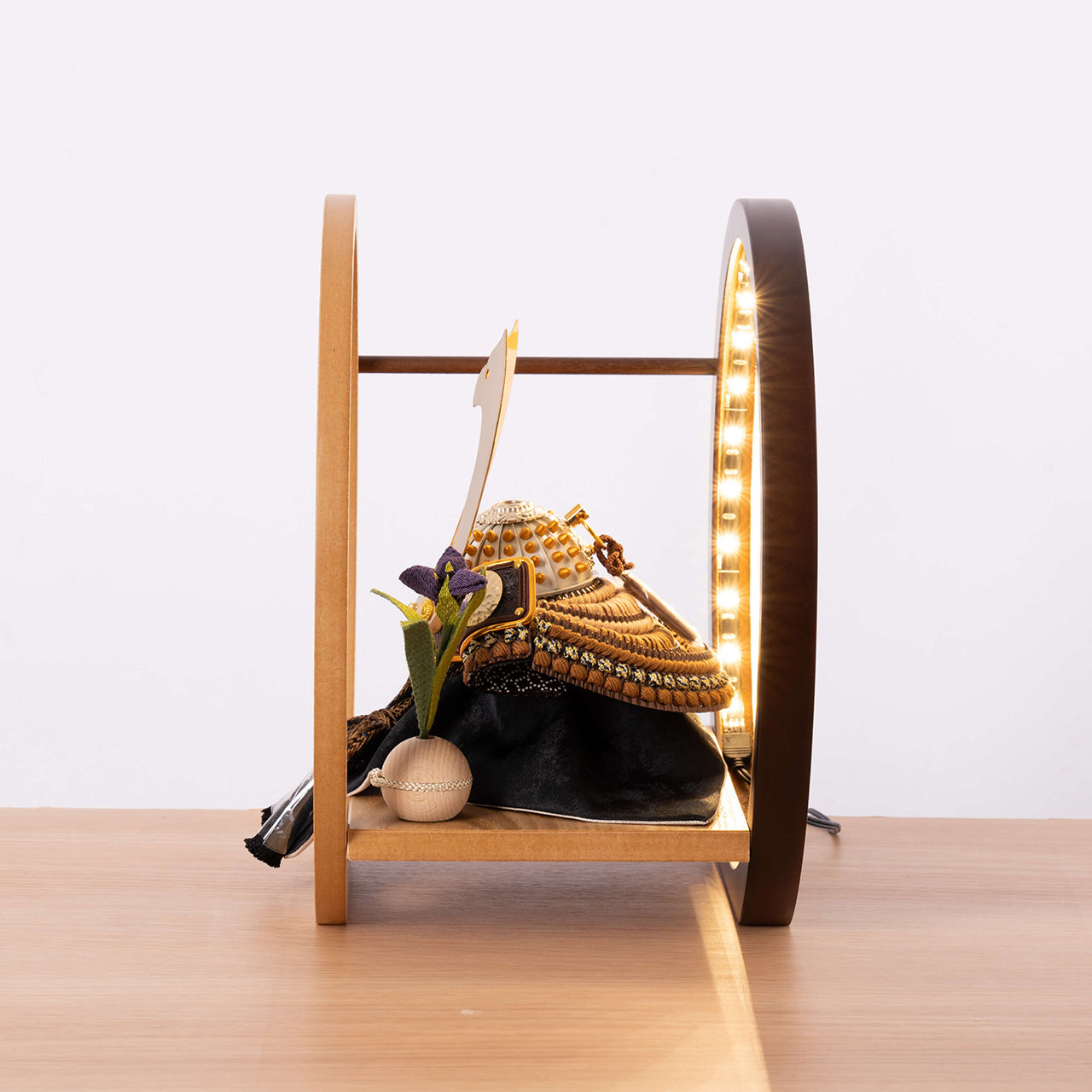 ことの兜　たつき　灯月型飾台　手描龍