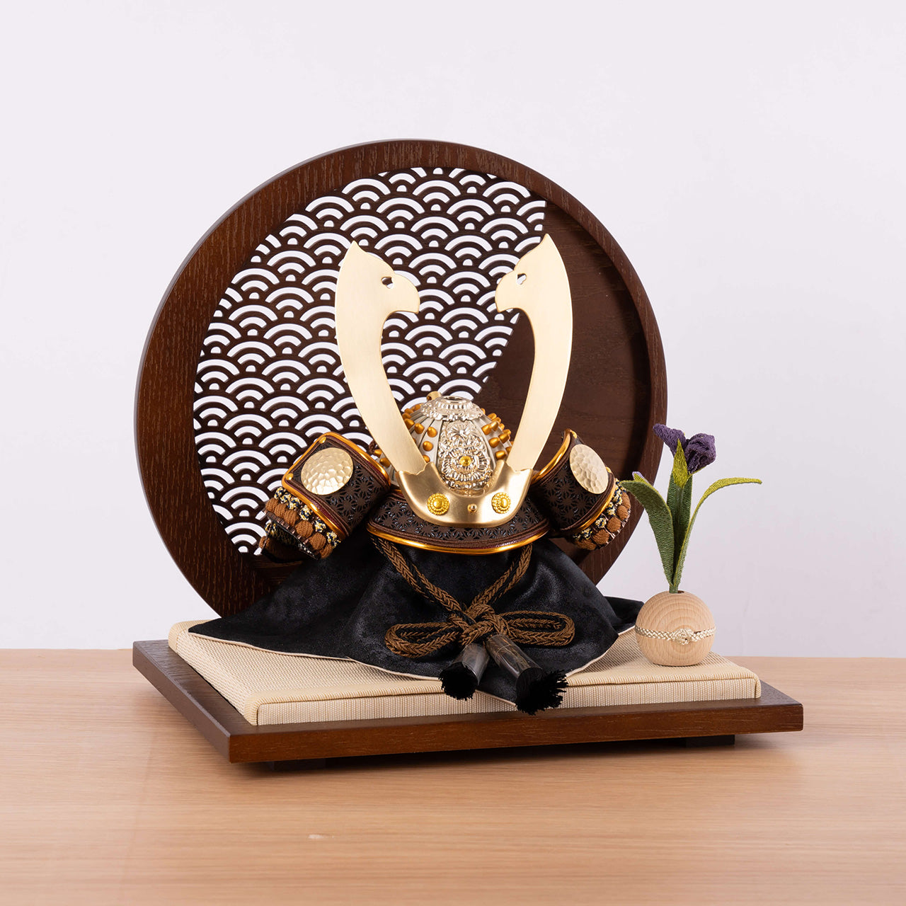 ことの兜　たつき　青海波　円形B衝立