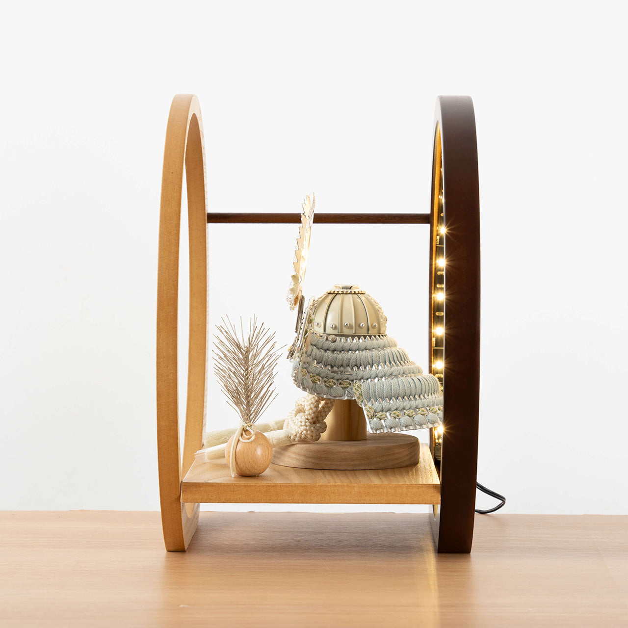 ことのオリジナル兜　徳川家康　灯月型飾台　手描龍