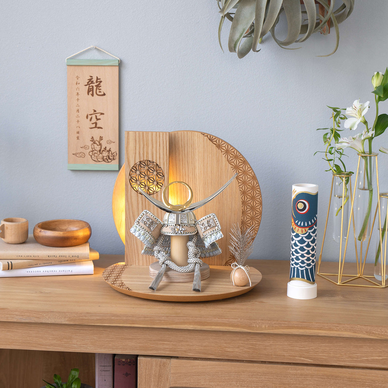 ことのオリジナル兜　上杉謙信　灯円麻の葉衝立N