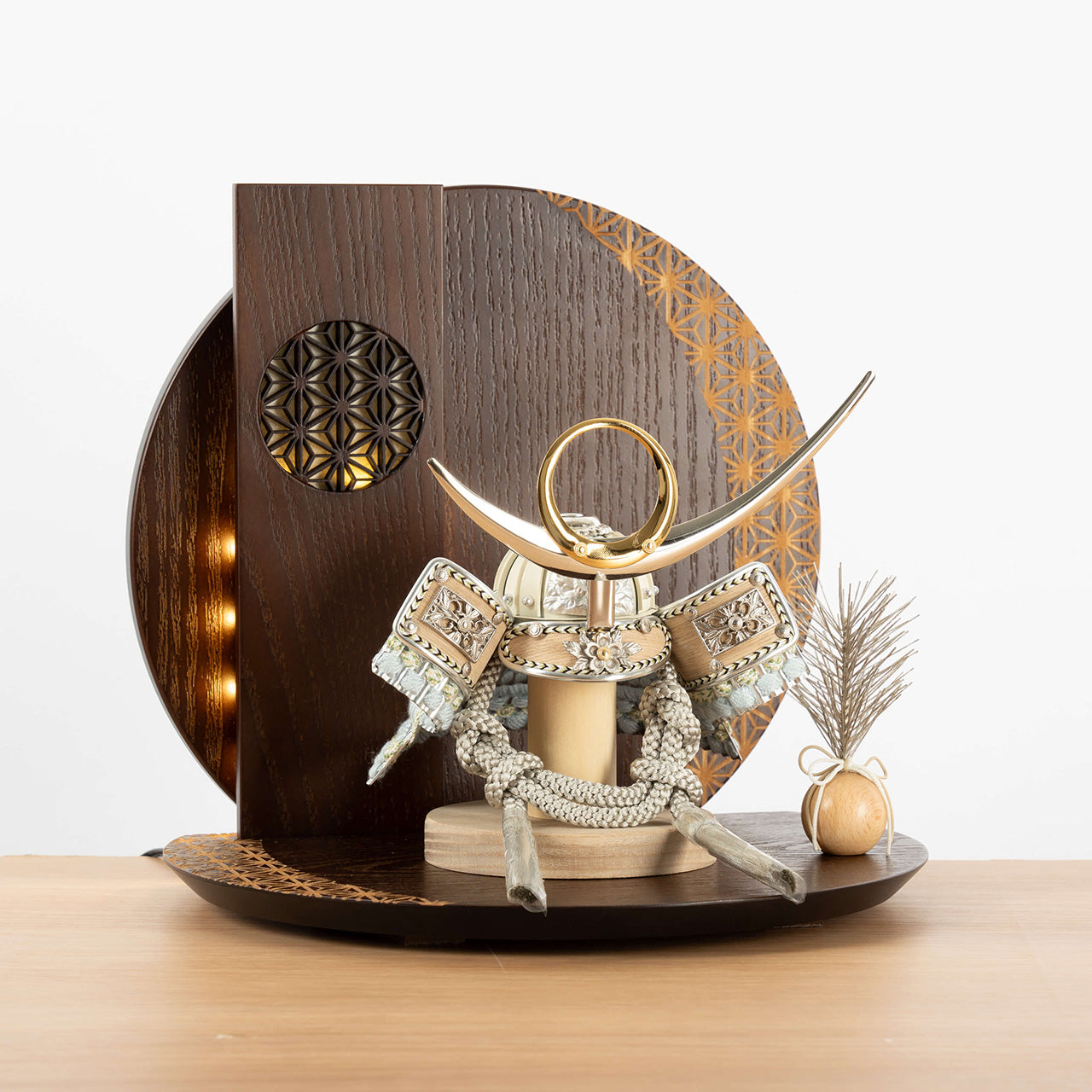 ことのオリジナル兜　上杉謙信　灯円麻の葉衝立B