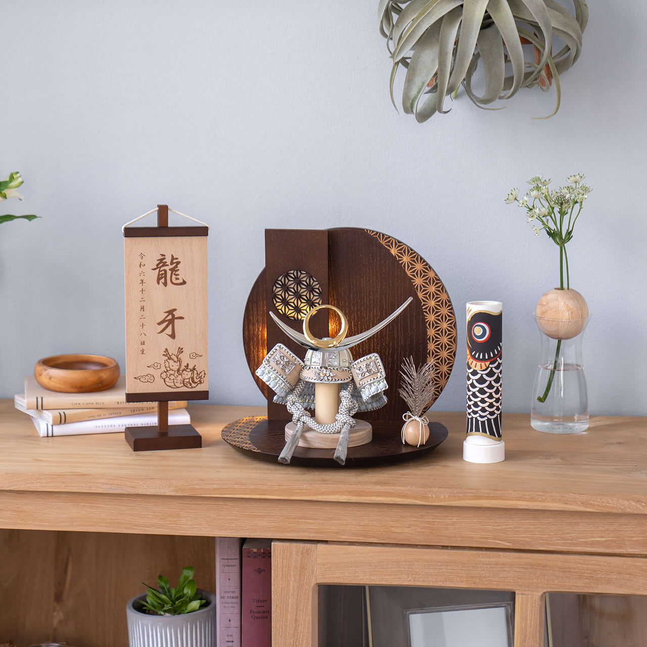 ことのオリジナル兜　上杉謙信　灯円麻の葉衝立B