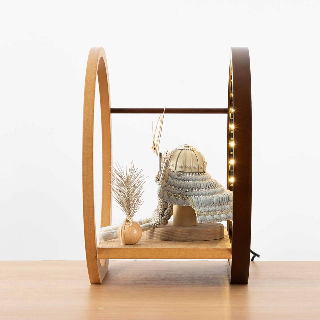 ことのオリジナル兜　上杉謙信　灯月型飾台　麻の葉