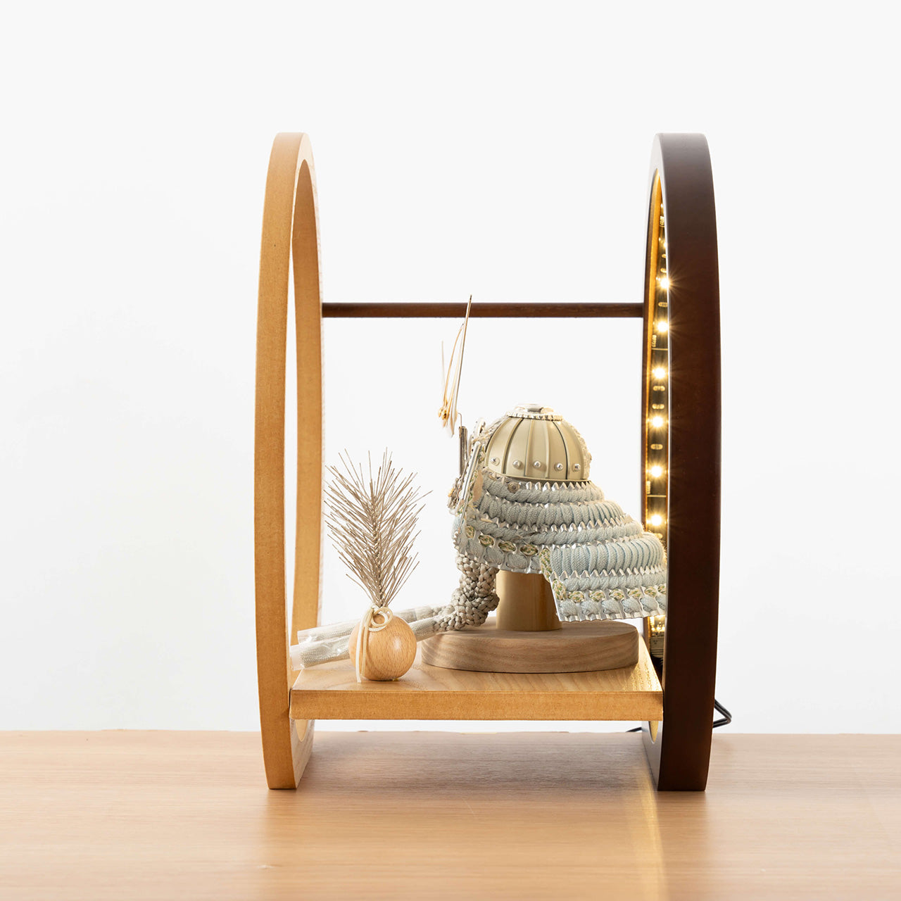 ことのオリジナル兜　上杉謙信　灯月型飾台　手描龍