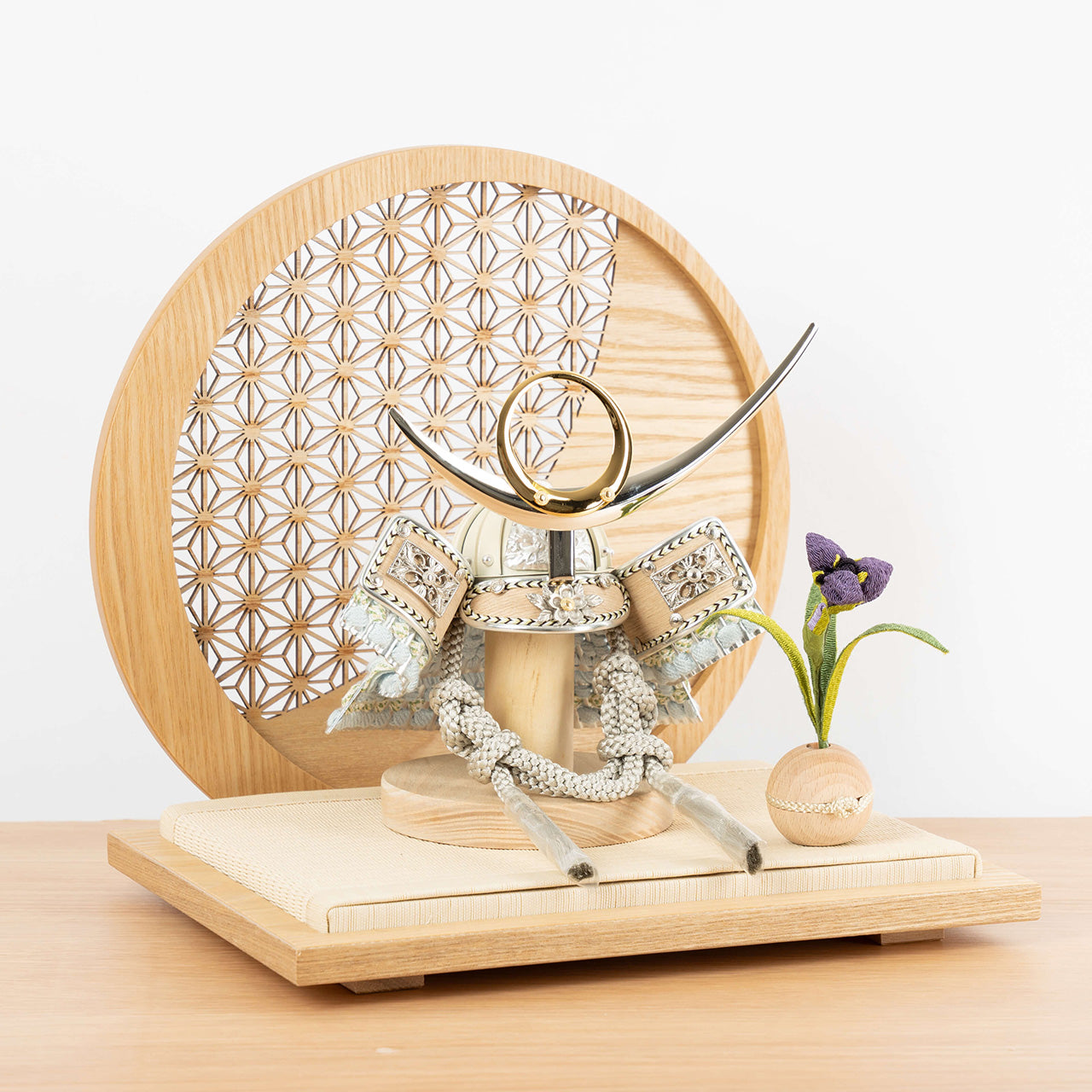 ことのオリジナル兜　上杉謙信　麻の葉　円形N衝立