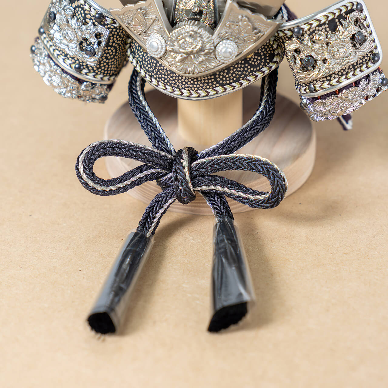 KOTO×悠雅コラボ兜　銀大鍬　麻の葉　円形N衝立