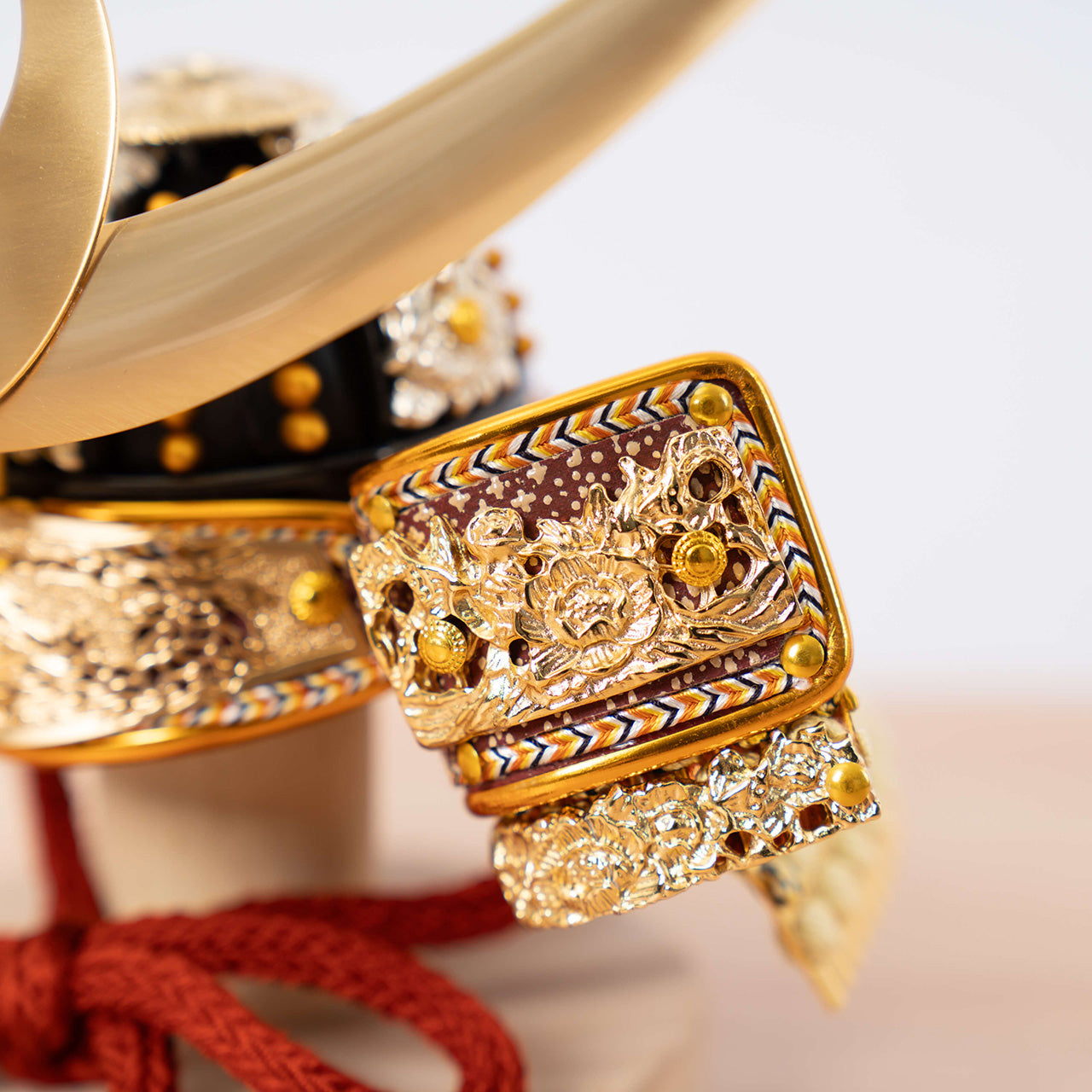 KOTO×悠雅コラボ兜　上杉謙信　灯円麻の葉衝立B