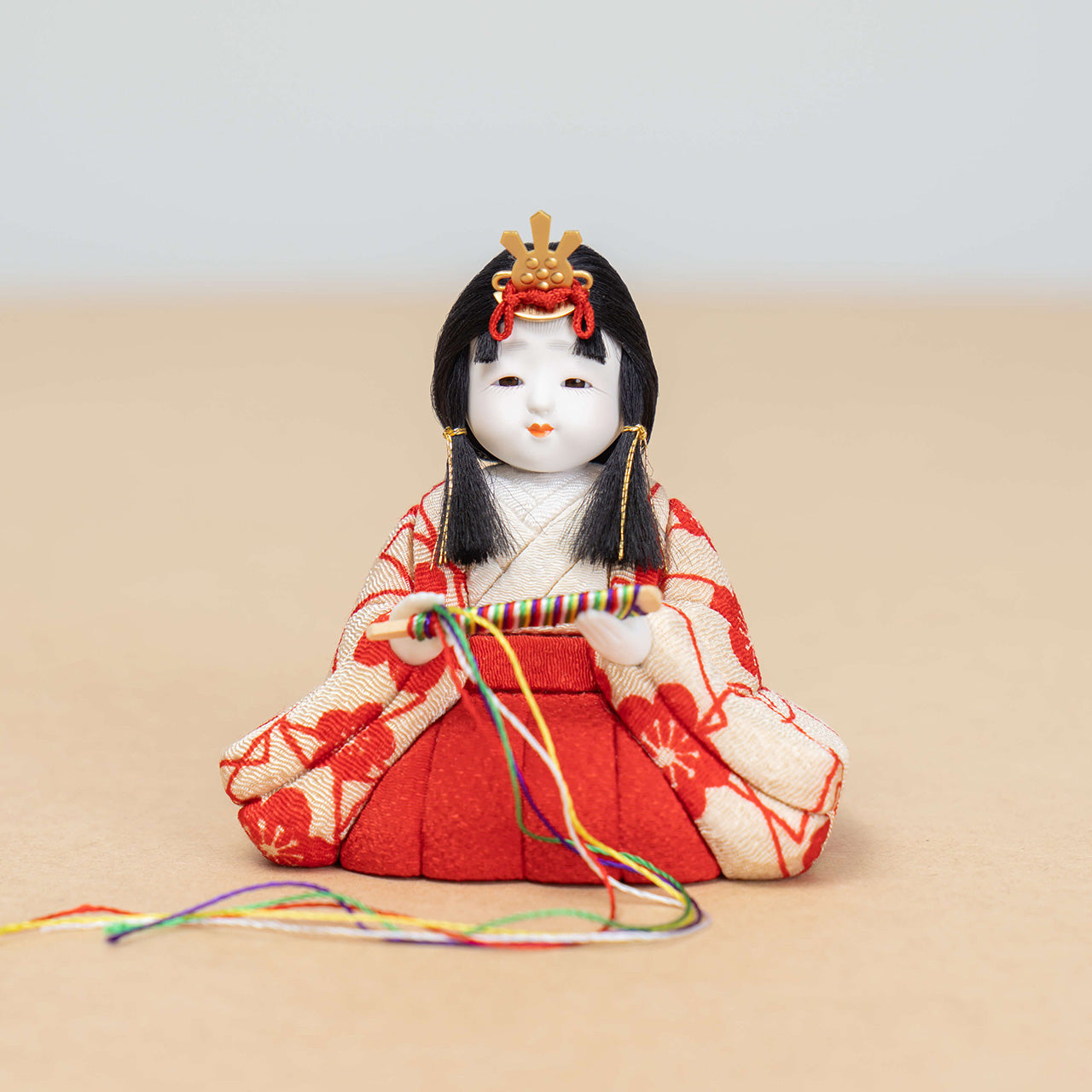 ことの木目込ひな　うめ　円形重ね麻の葉玉台