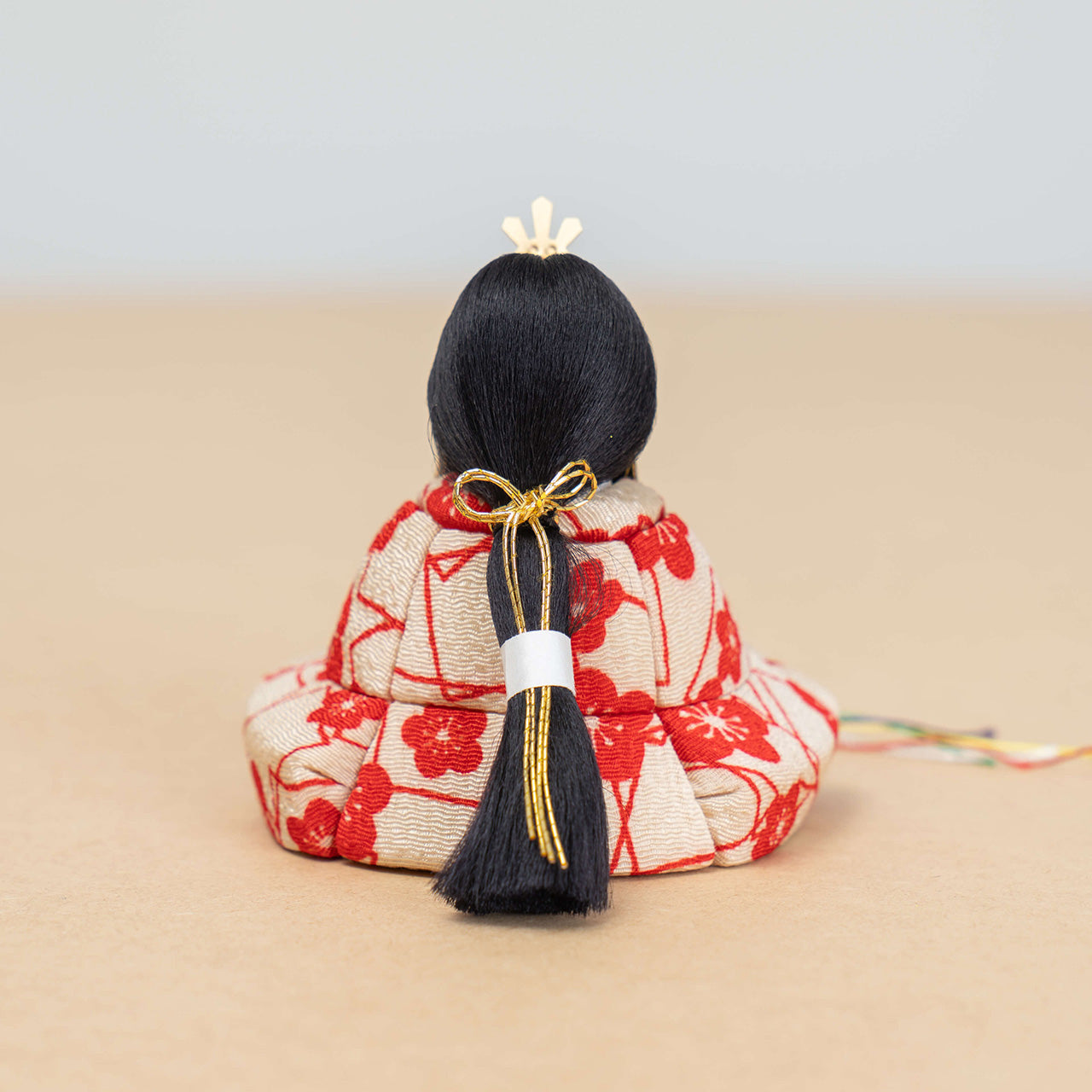 ことの木目込ひな　うめ　円形重ね麻の葉玉台