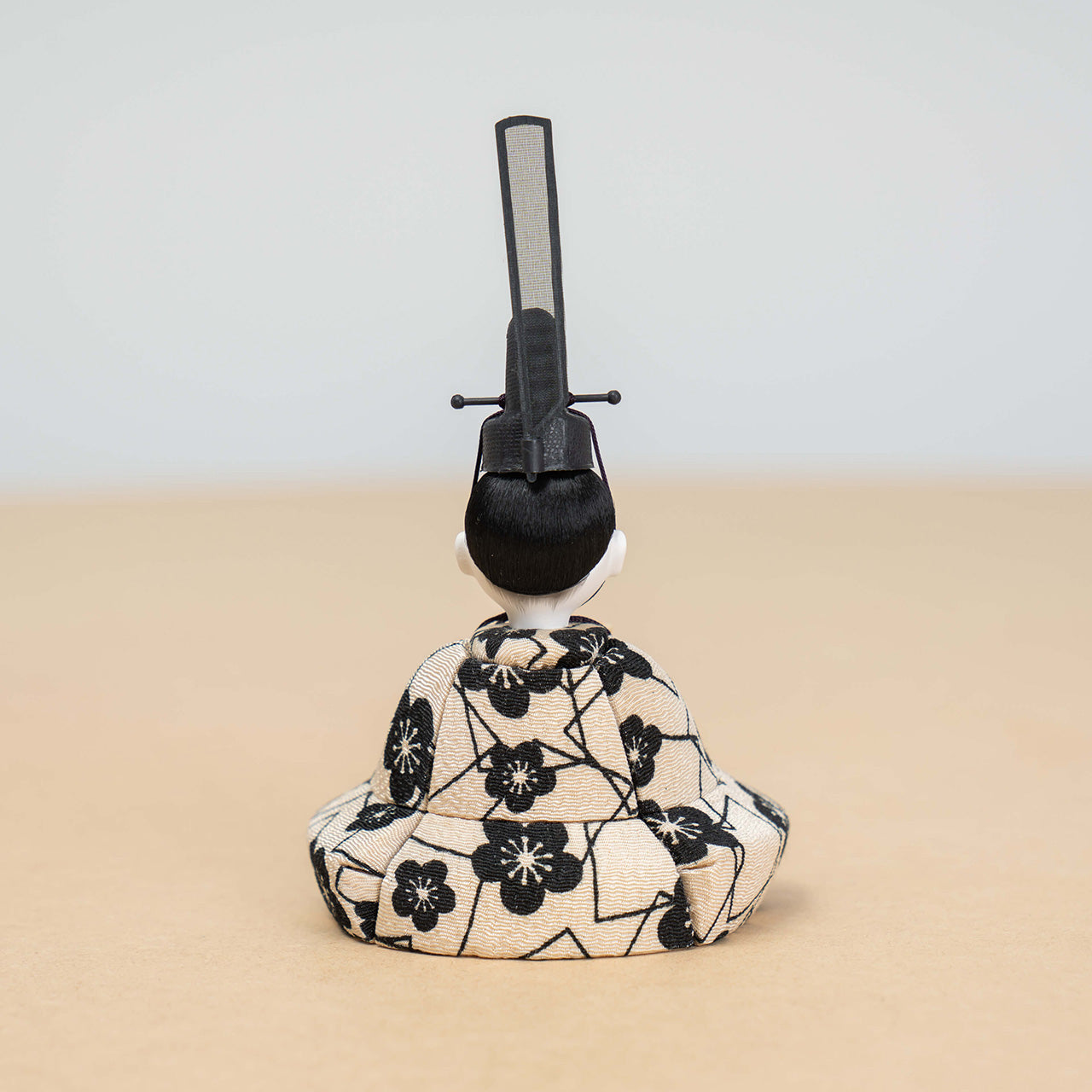 ことの木目込ひな　うめ　円形重ね麻の葉玉台