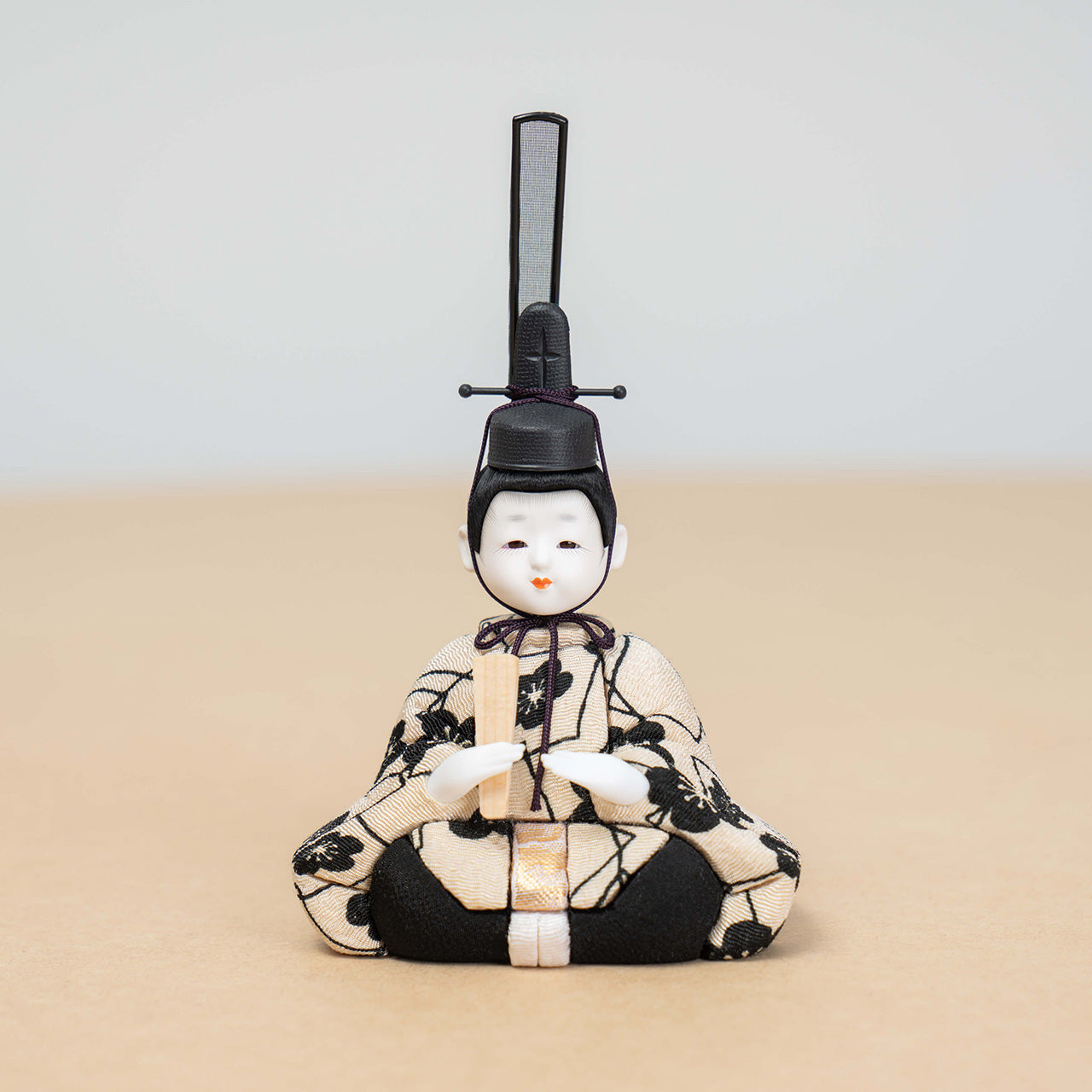 ことの木目込ひな　うめ　円形重ね麻の葉玉台