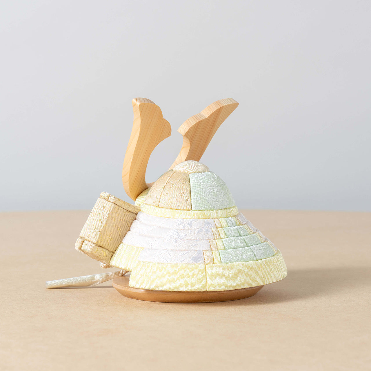 ことの木目込かぶと　だいち　鍬形　灯丸衝立　麻の葉　N