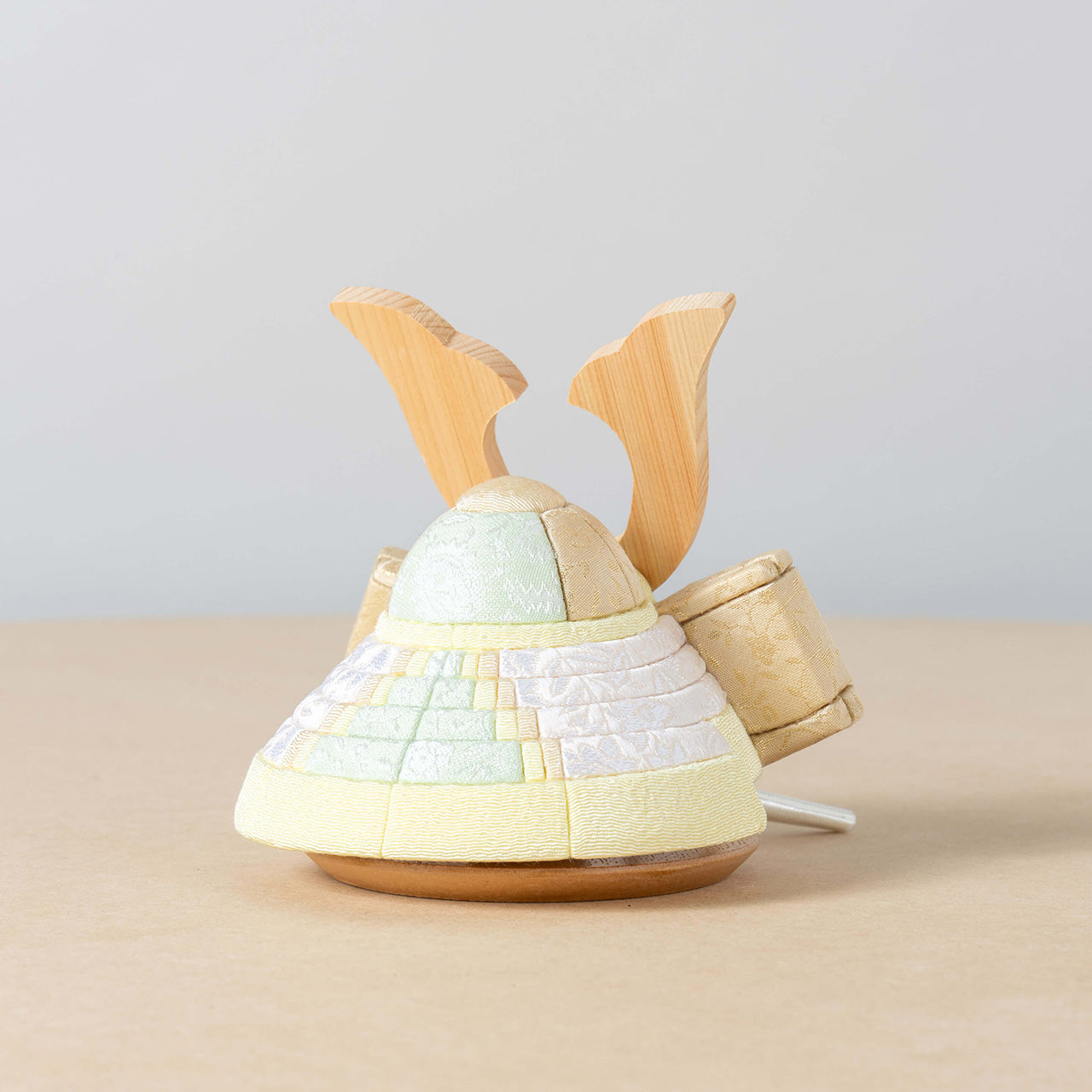 ことの木目込かぶと　だいち　鍬形　灯丸衝立　麻の葉　N