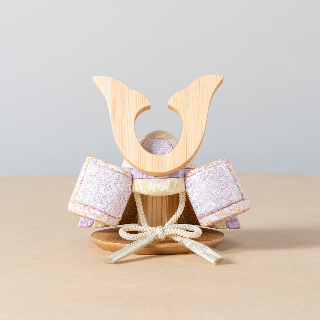 ことの木目込かぶと　はな　鍬形　桧月