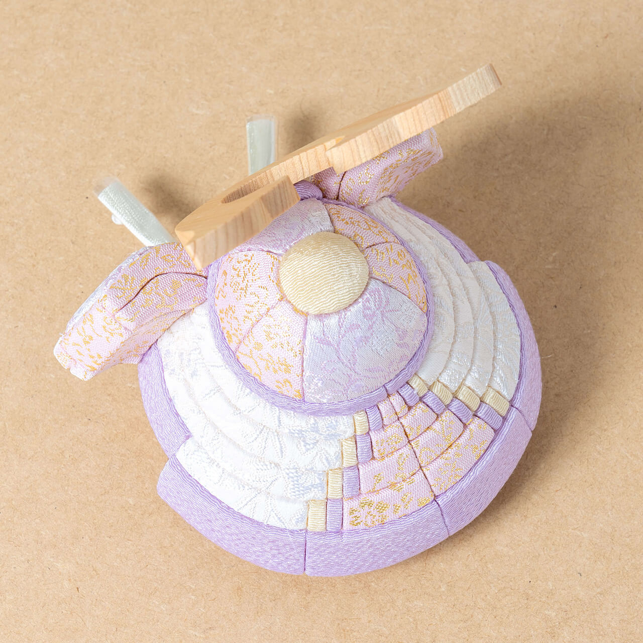 ことの木目込かぶと　はな　鍬形　桧月