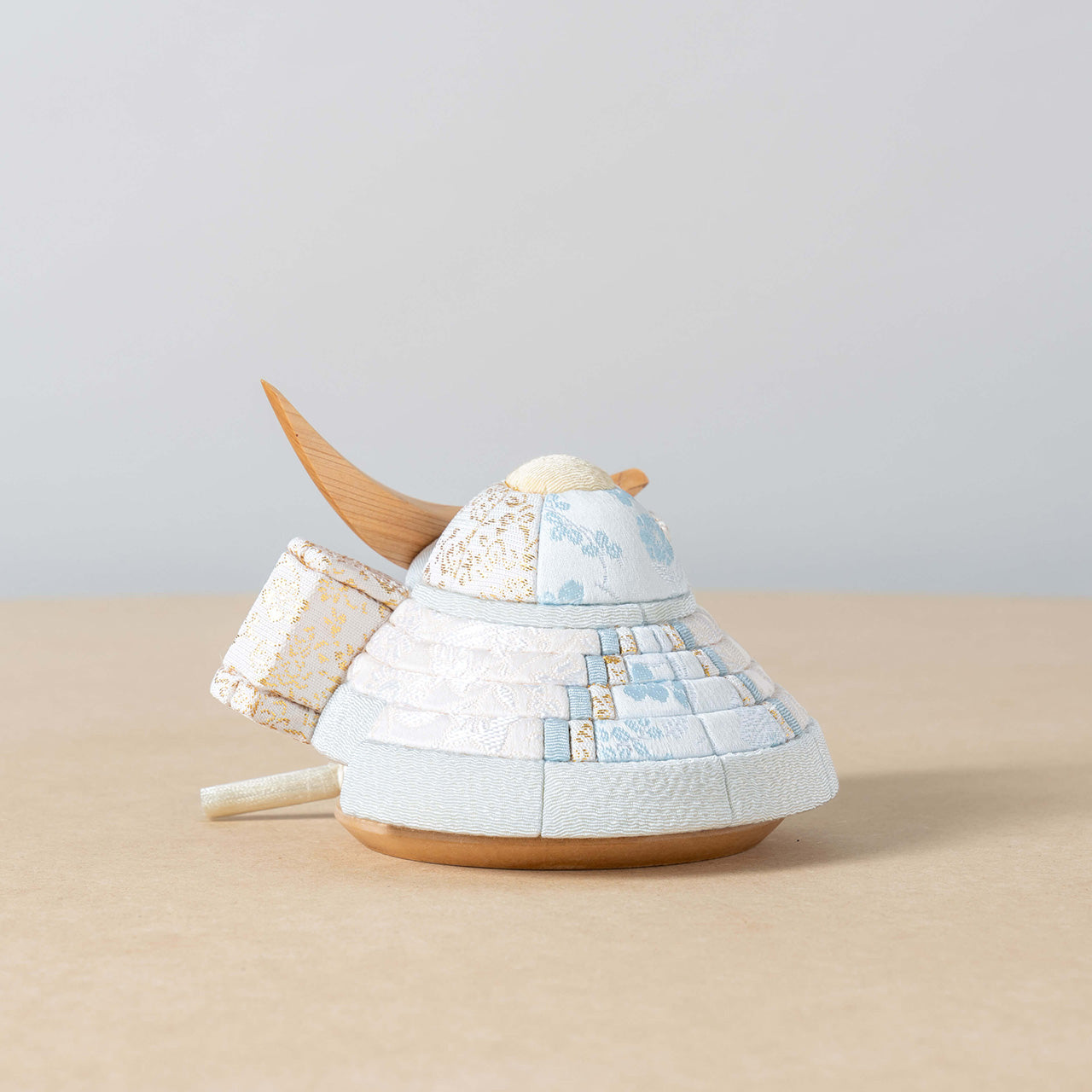 ことの木目込かぶと　そら　伊達政宗　円ケース　麻の葉