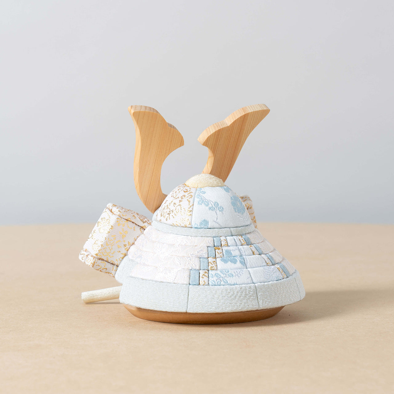 ことの木目込かぶと　そら　鍬形　灯丸衝立　麻の葉　N