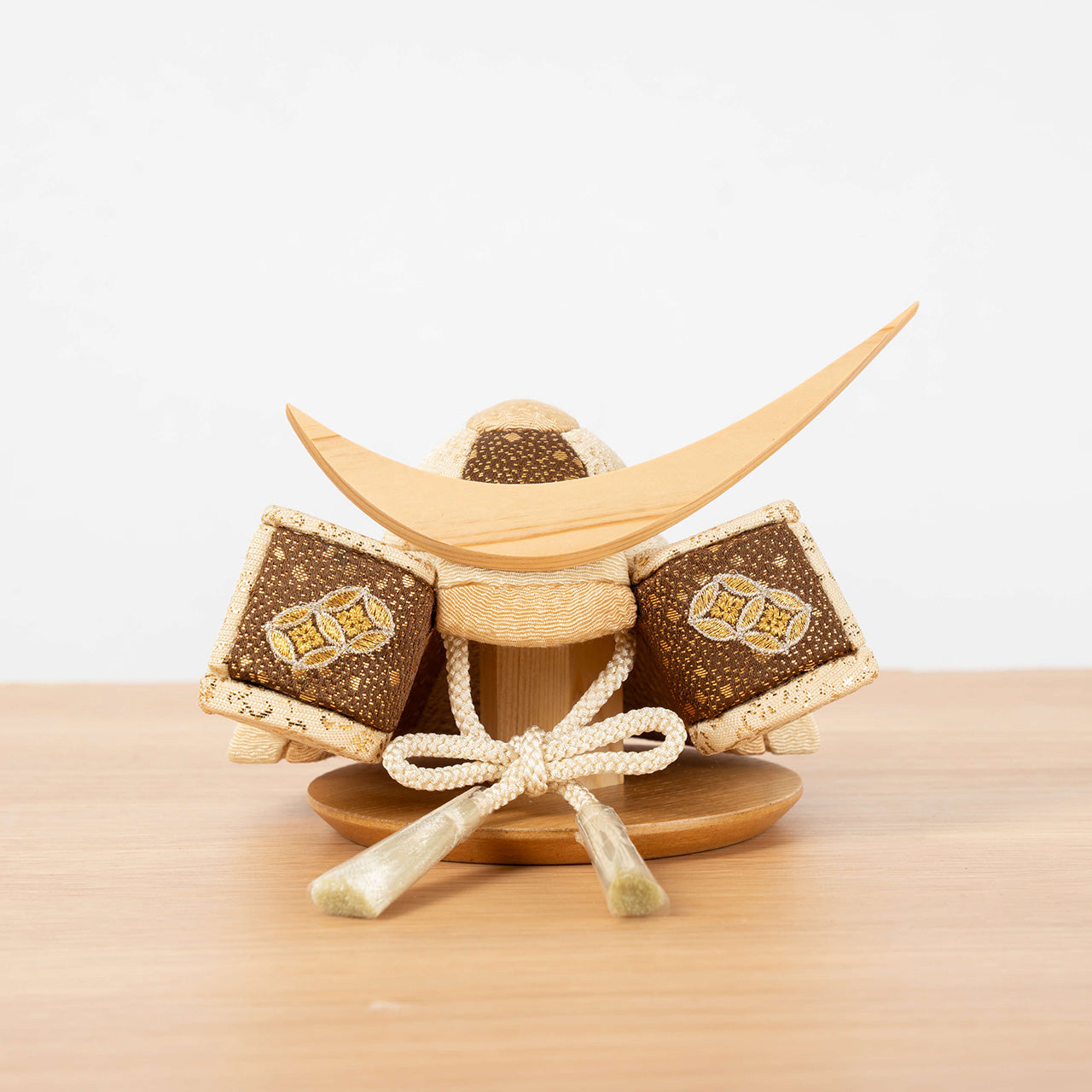 ことの木目込かぶと　つき　伊達政宗　灯丸衝立　麻の葉　B