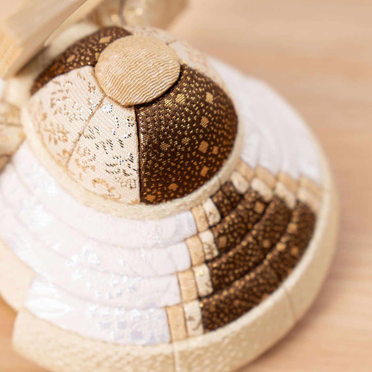 ことの木目込かぶと　つき　上杉謙信　灯丸衝立　麻の葉　N