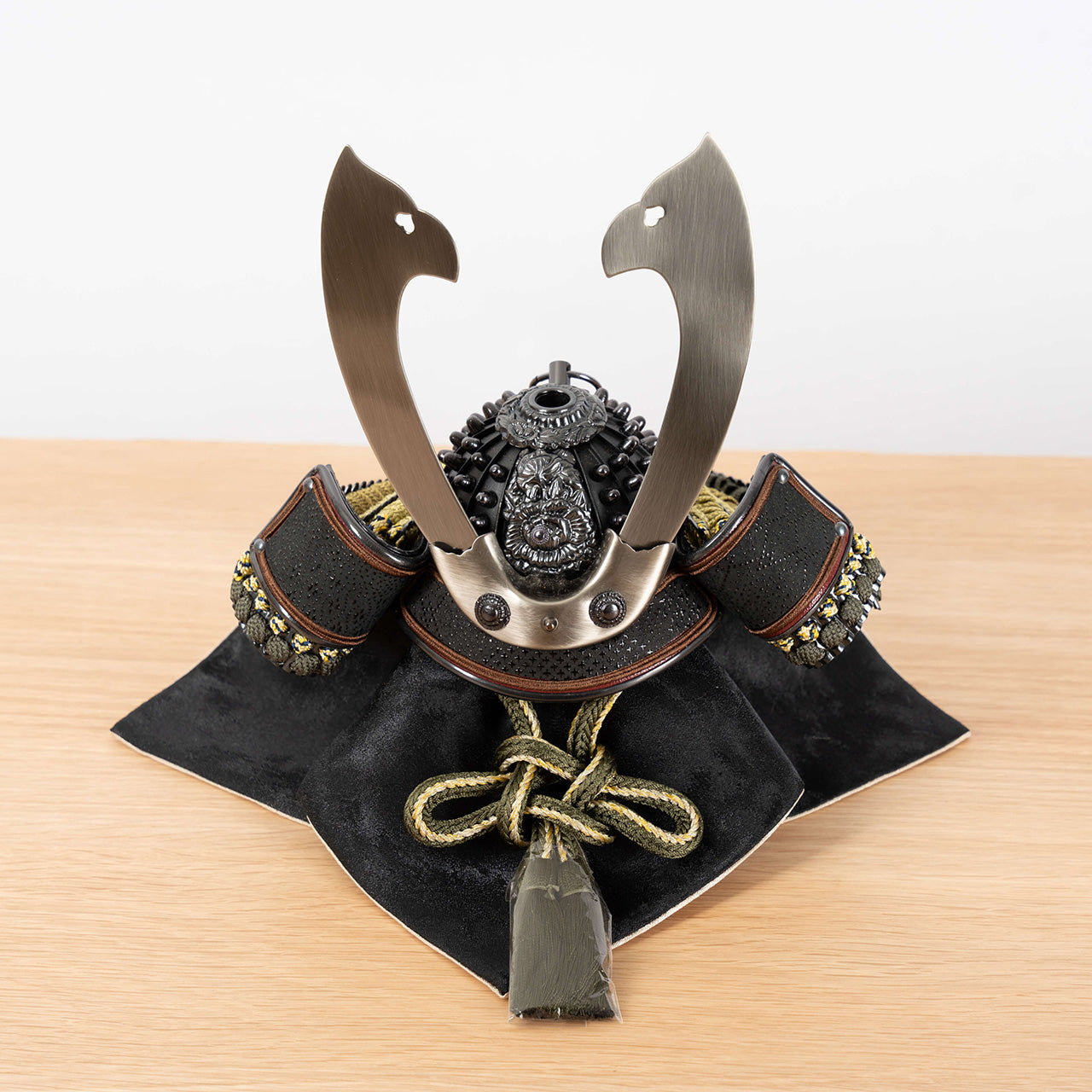 ことの兜　とも　麻の葉　円形B衝立