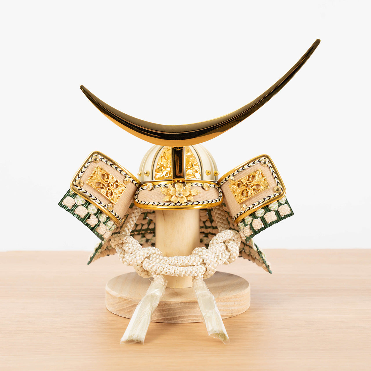 ことのオリジナル兜　伊達政宗　灯円麻の葉衝立B